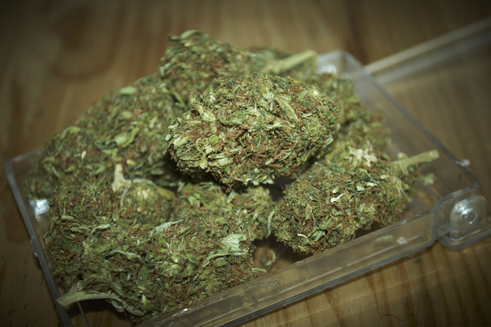 młodzież z maroihuana