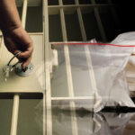 Kalifornia uwalnia przestępców narkotykowych