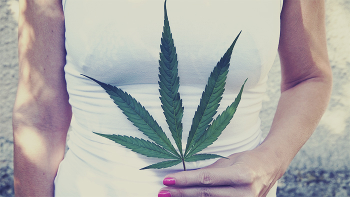 bole menstruacyjne a marihuana