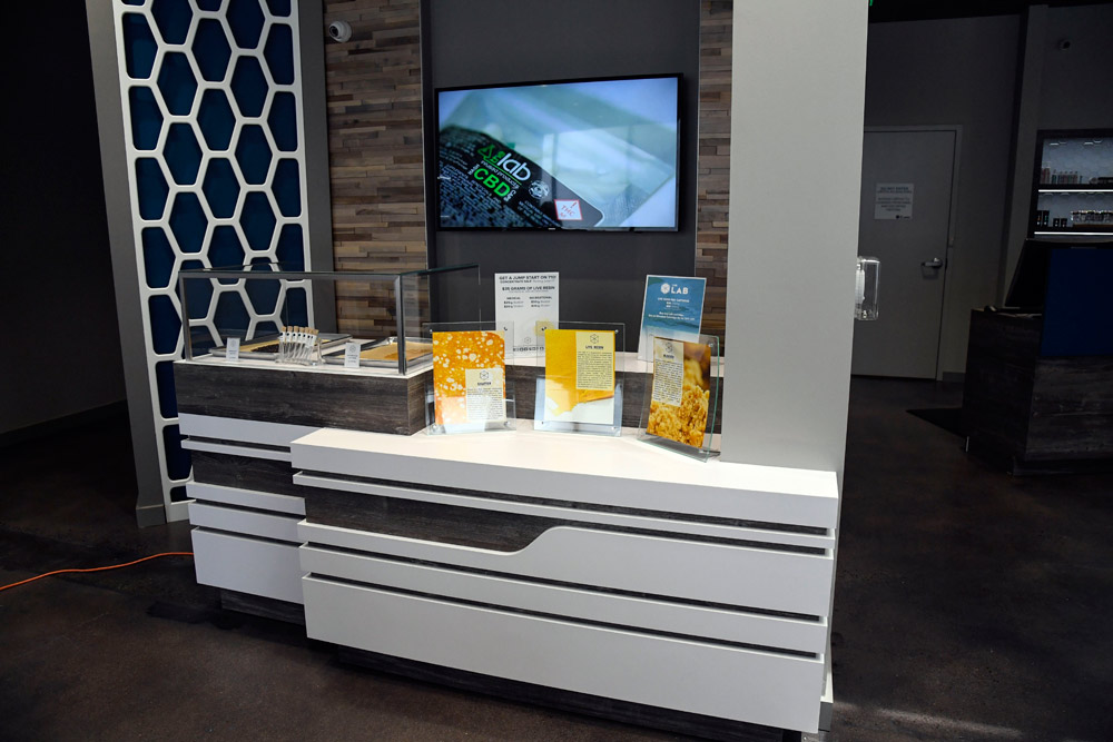 clinic-marijuana-shop-concentrates-display-setup-1