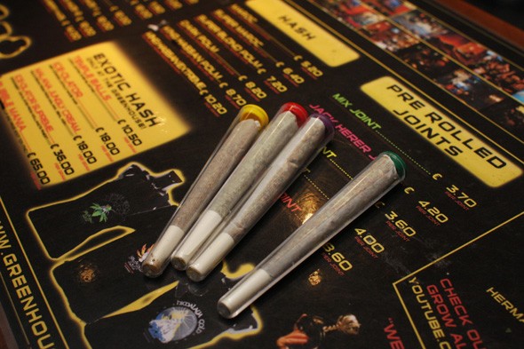 amsterdam-cannabis-tourists-cafes