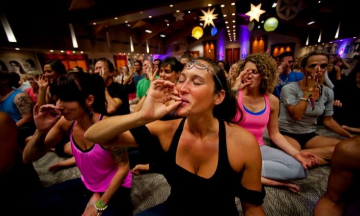 Ganja-Yoga-Classes-Offered-in-San-Francisco-hbtv-hemp-beach-tv-2014