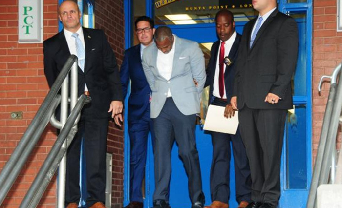 nauczyciel-pobil-ucznia-wiszacego-mu-kase