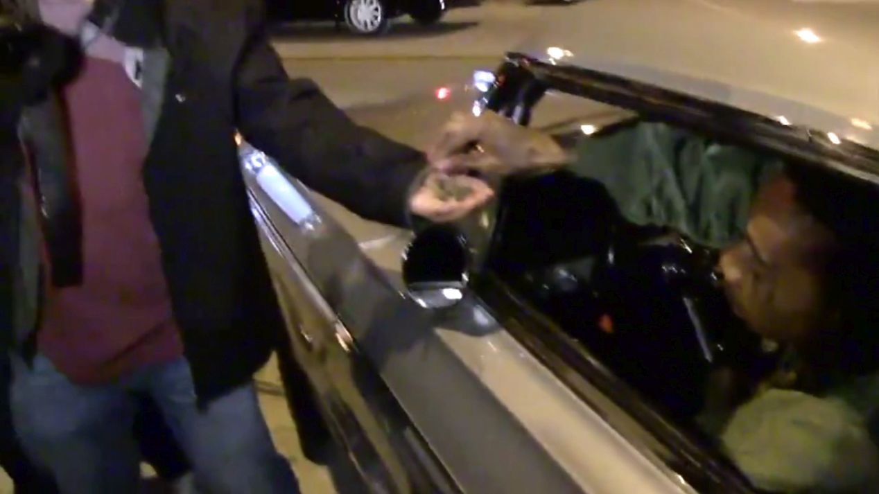 Wiz Khalifa rozdaje trawkę paparazzim