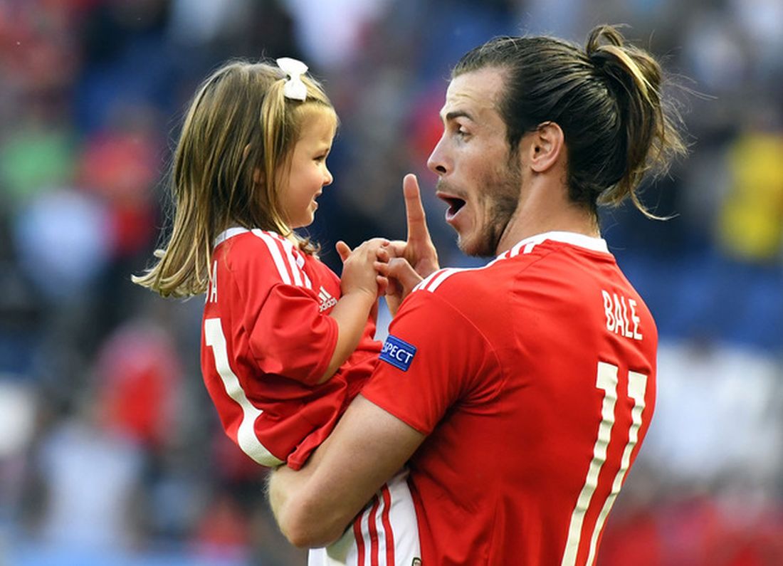 Gareth Bale z córką Albą