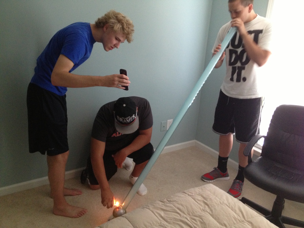 trzymanie dymu w płucach