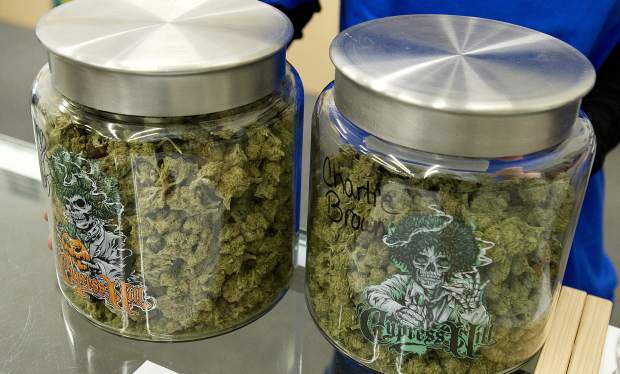 Marihuana pakowana w słoiki