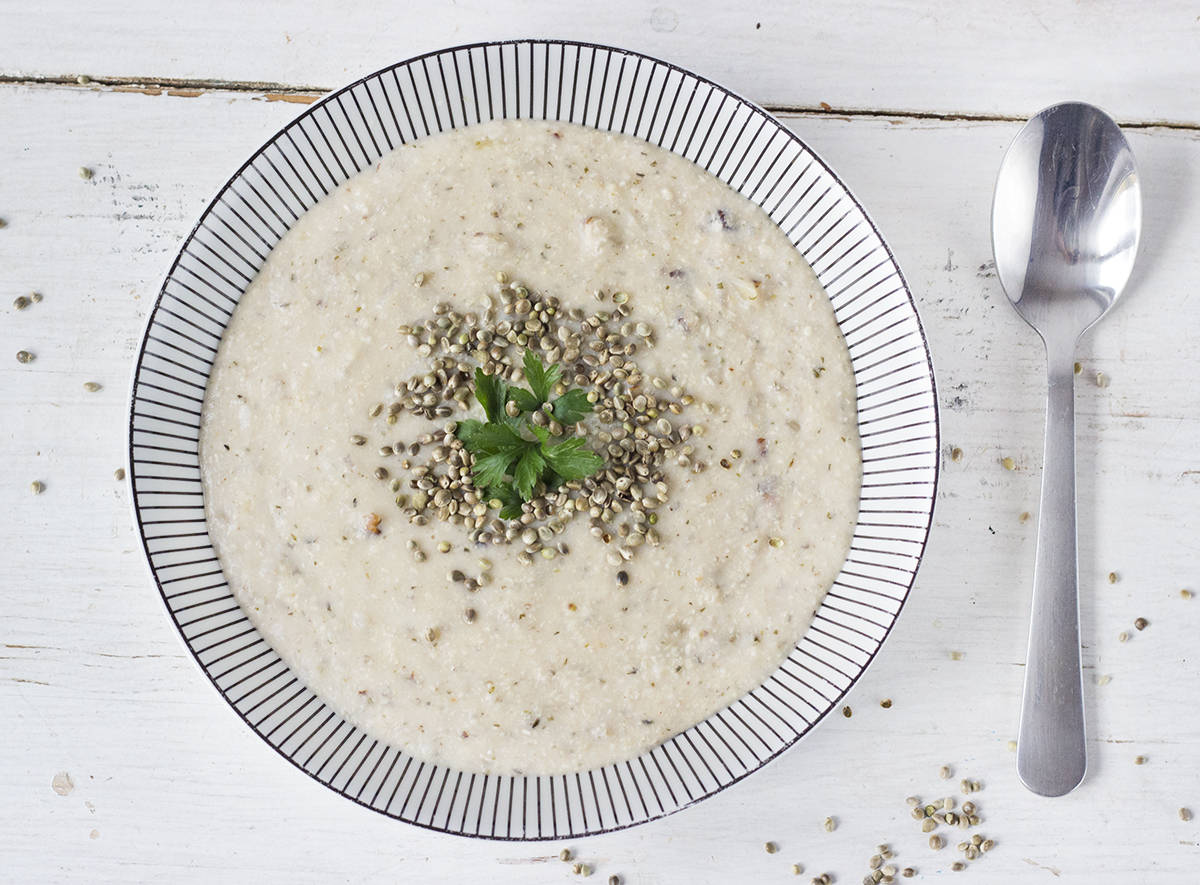 Siemieniotka z konopi