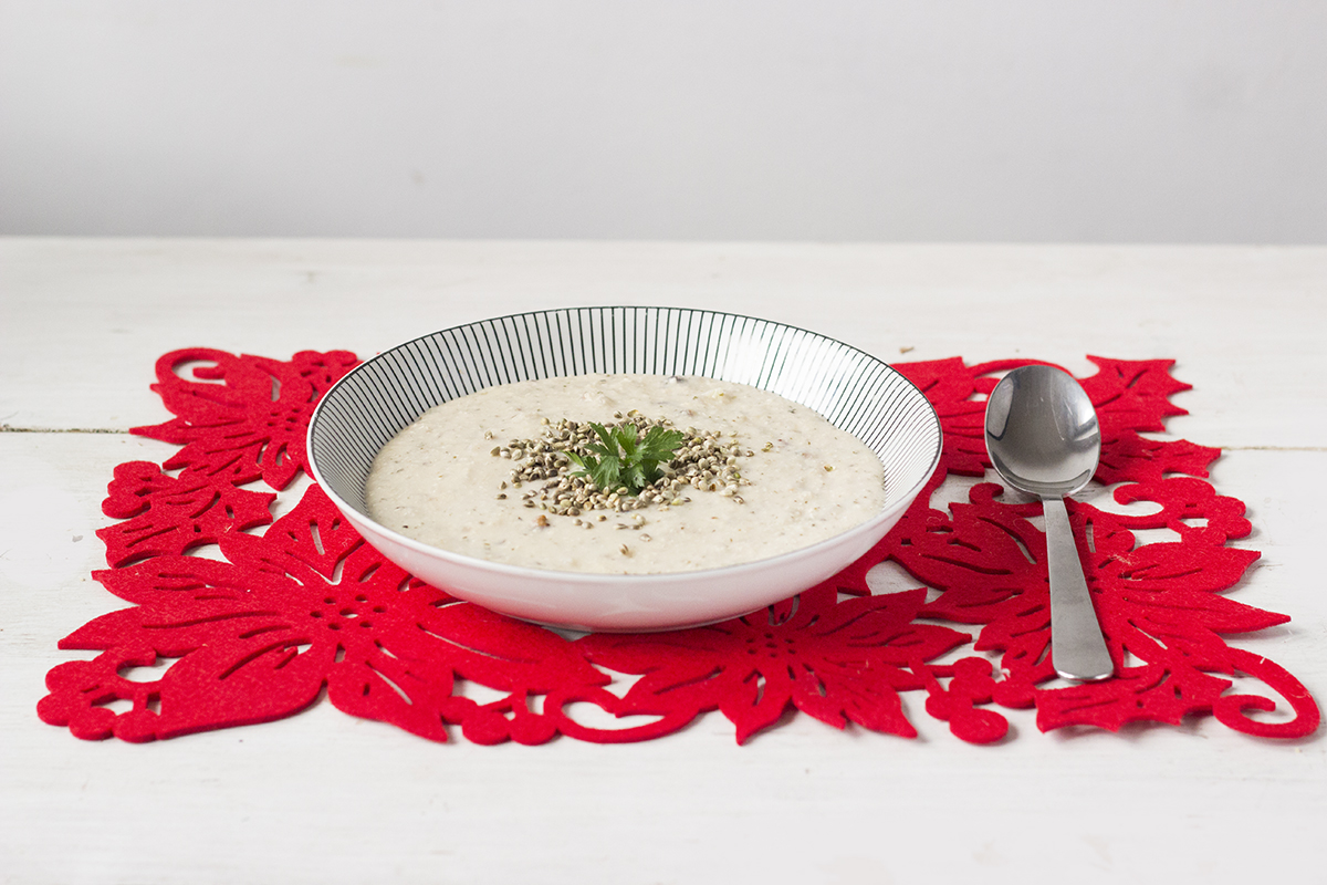 Wigilijna siemieniotka z konopi 