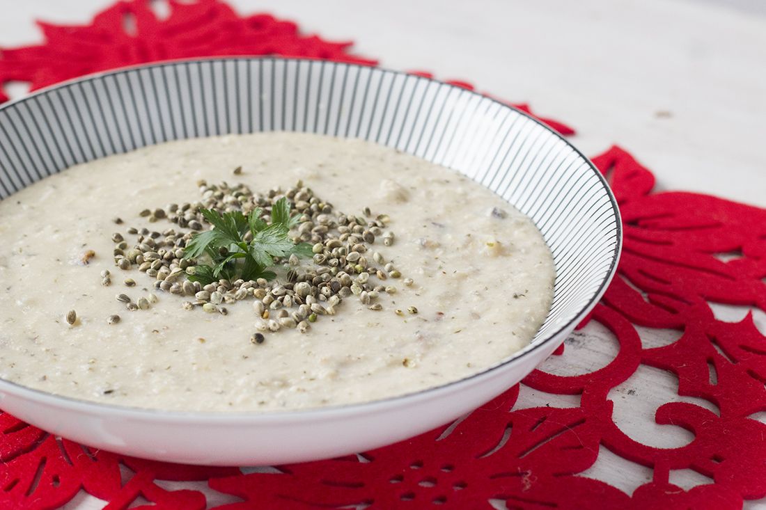 Wigilijna siemieniotka z konopi 