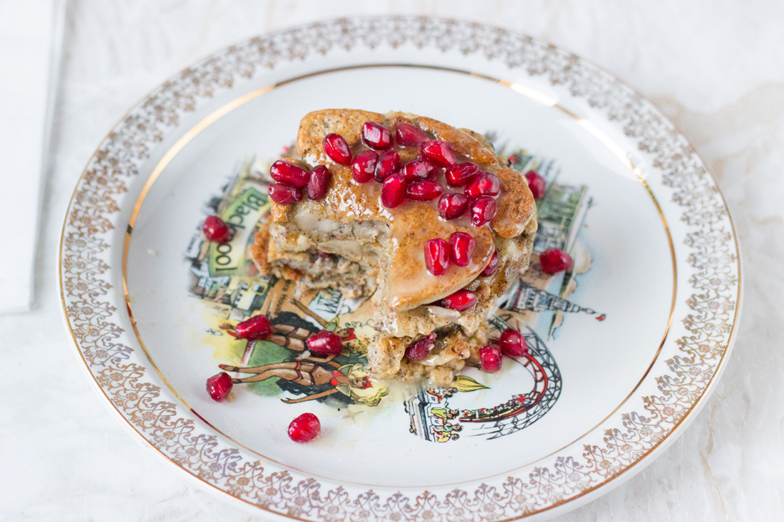 racuchy z mąką konopną i granatem