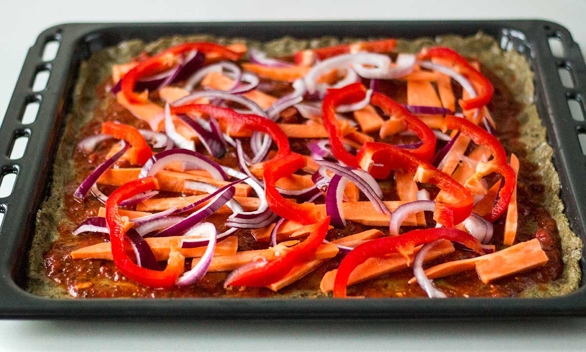 Pizza konopna z warzywami