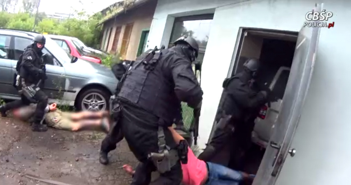 Pseudokibice z Krakowa przemycali marihuanę