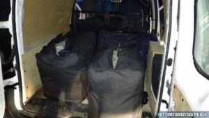 Kielecka policja udaremniła przemyt 60 kg marihuany, wartej ponad 3 miliony złotych. Marihuana była ukryta w trzech torba w dostawczym mercedesie.