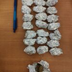 Mieszkaniec Bytomia sprzedawał marihuanę w specyficzny sposób. W piwinicy miał dwa słoiki - w jednym klienci zostawiali pieniądze, z drugiego brali marihuanę.