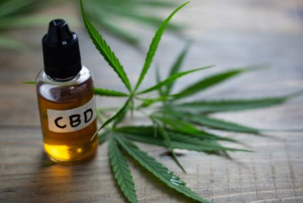 Czy CBD zmniejsza fazę po trawce?