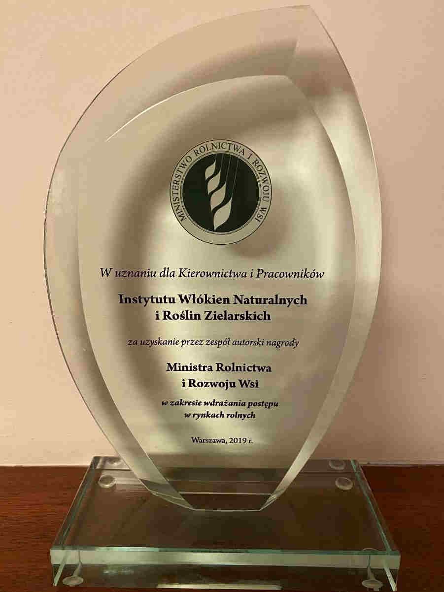 Instytut Włókien Naturalnych i Roślin z Zielarskich otrzymał nagrodę Ministra Rolnictwa i Rozwoju Wsi. Placówka naukowa z Poznania opracowała program konopny i stworzyła wysokiej jakości odmiany konopi przemysłowych - Białobrzeskie, Tygra i Henola.
