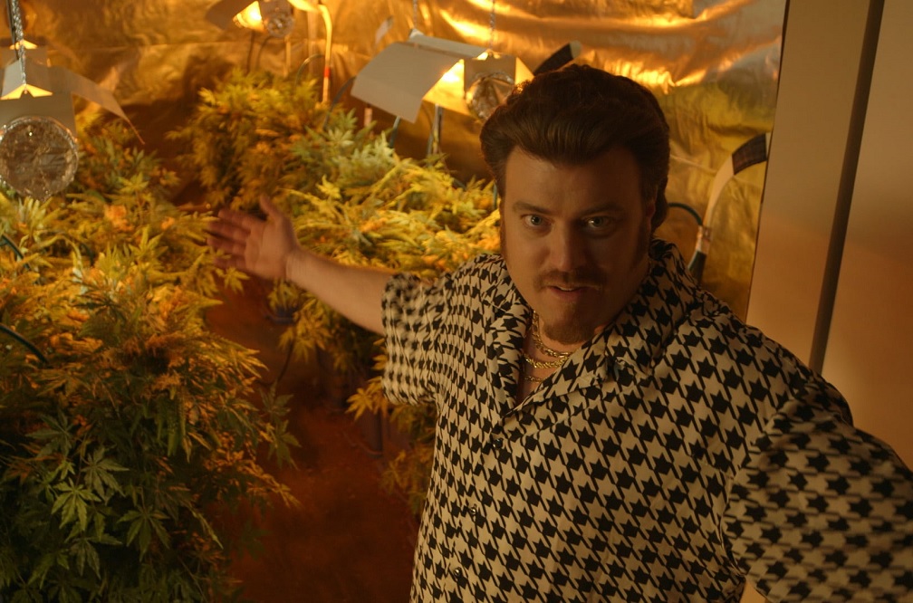 Dzielenie się jointem w obliczy zagrożenia koronawirusem zwiększa ryzyko zakażanie. Otwarcie o tym mówią przedstawiciele amerykańskiego przemysłu konopnego. Wyraźnie ostrzegają przed wspólnym używaniem jointa, bongo czy waporyzatora.