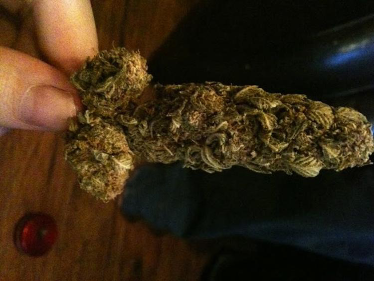 To nie żaden fake news, tylko przypadek zdiagnozowany przez gruzińskich lekarzy. 32 letni pacjent trafił do szpitala z bolesną i długotrwałą erekcją! Lekarze doszukiwali się wielu przyczyn priapizmu. Ostatecznie ustalili, że do 12 godzinnej erekcji u 32 latka przyczyniło się palenie marihuany!