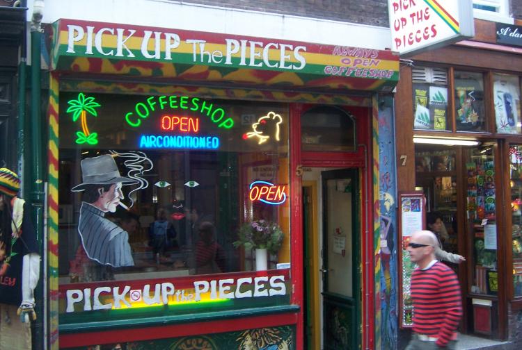 Będzie można kupować w nich tylko marihuanę, ale już nie przebywać. To i tak dobra wiadomość, bo rozważano całkowite zamknięcie coffeshopów w Holandii, żeby powstrzymać rozprzestrzenianie się koronawirusa.