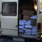 W sumie 3200 prześcieradeł przekazali policjanci Centralnego Biura Śledczego do jednego z wrocławskich szpitali. Tkaninę funkcjonariusze przejęli wraz z ponad trzema tonami haszyszu o wartości 60 mln zł. Z prześcieradeł zostanie w sumie uszytych 200 tys. maseczek ochronnych.