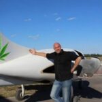 Ten konopny samolot ma mieć nie tylko wyjątkowo polot i absolutnie nie za sprawą substancji psychoaktywnych. Odloty tej maszyny będą zasilane olejem z konopi. Na tym jednak nie koniec. Projekt kanadyjskiej firmy Hempearth przewiduje, że zarówno zewnętrzna, jak i wewnętrzna konstrukcja samolotu będą wykonane wyłącznie z wyjątkowej odmiany konopi włóknistych.