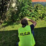 39 roślin konopi indyjskich i prawie pół kilograma suszonych krzewów oraz zioła przejęli skierniewiccy policjanci. Uprawa marihuany i zebrany z niej susz należał do 36 letniego mieszkańca powiatu łowickiego. Grozi mu teraz 15 lat za kratkami, bo okazało się, że działał w warunkach tak zwanej recydywy.