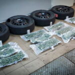 W sumie 7 kilogramów marihuany ukrytych w kołach samochodowych próbowali przemycić czterej mężczyźni z Hiszpanii do Polski. Próbowali, ale towar przejęli funkcjonariusze CBŚP z Białegostoku i Nadbużańskiego Oddziału Straży Granicznej.