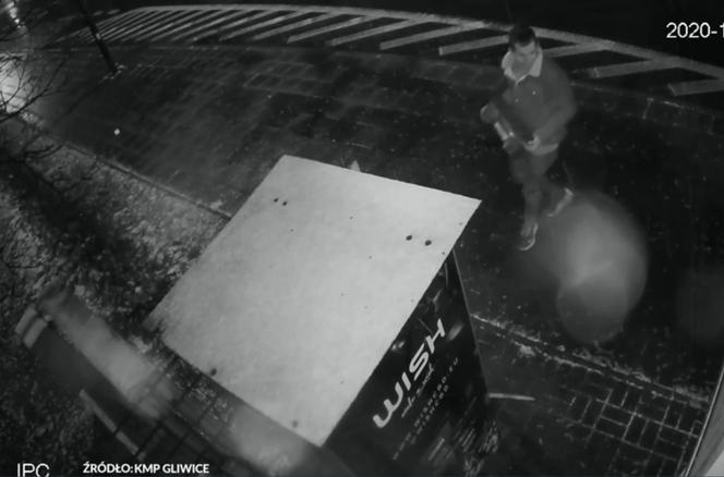 Pod osłoną nocy włamali się do automatu vendingowego z produktami CBD. Dwaj mężczyźni skradli 1 gramowe i 3 gramowe saszetki z suszem CBD, bibułki bioslim i bioblack, zapalniczki żarowe oraz młynki - wszystko o wartości 2000 zł. Do włamania z kradzieżą doszło w Gliwicach (woj. śląskie). Policjanci opublikowali nagranie video z monitoringu i od ponad miesiąca szukają sprawców.