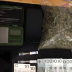 To była zmasowana akcja policjantów z Jastrzębia Zdroju (woj. śląskie). Zatrzymali w sumie trzech dostawców zioła z terenu Rybnika, Żor i Jastrzębia. 36, 32 i 25 latek odpowiedzą teraz przed sądem. Grozi im kara więzienia.