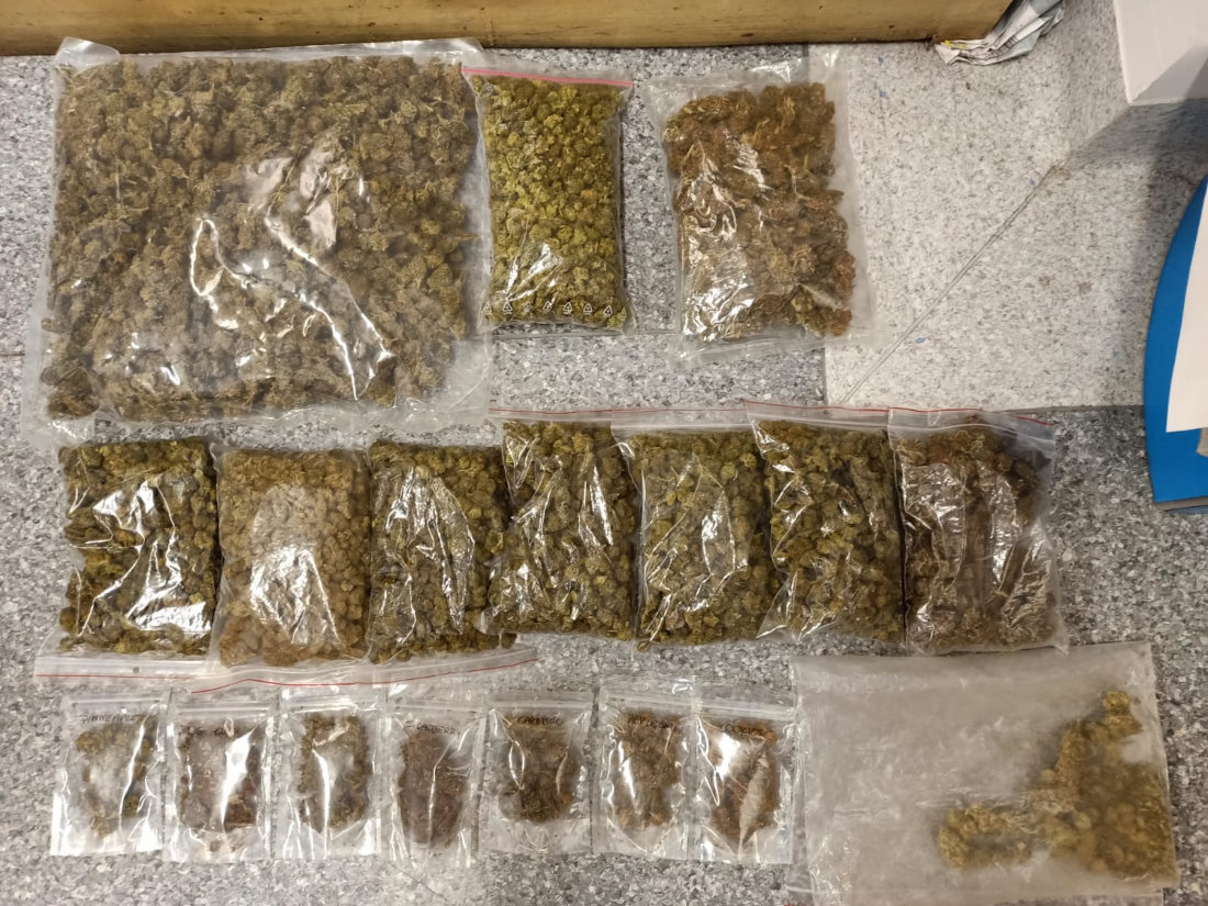 10 lat za kratkami grozi 30 letniemu mieszkańcowi Torunia. Policjanci znaleźli w jego mieszkaniu 1,2 kilograma zioła. Mężczyzna został objęty policyjnym dozorem.