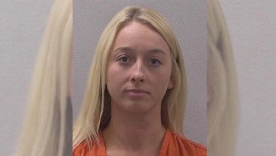 To było pudełko pełne niespodzianek. Przygotowała je dla swoich uczniów Victoria Farish Weiss - 27-letnia nauczycielka szkoły podstawowej w Lexington, w Południowej Karolinie. Okazało się, że spośród wielu łakoci przygotowanych w tym pudełku jedna z uczennic wylosowała opakowanie żelków z konopiami indyjskimi.