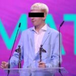 Znany raper nie tylko ze swojej twórczości, ale także udziału w kampanii reklamowej Mc Donald’s został zatrzymany w miniony czwartek. Mata miał przy sobie woreczek z ziołem. Dziś powinien usłyszeć zarzuty w tej sprawie. Grozi mu do 3 lat za kratkami.