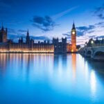 Burzę w brytyjskim parlamencie rozpętał artykuł, który ukazał się na łamach The Sunday Times. Gazeta poinformowała, że w brytyjskim parlamencie używki takie jak marihuana i kokaina to codzienność. Po tych dziennikarskich rewelacjach spiker izby niższej brytyjskiego parlamentu Lindsay Hoyle powiadomił policję.