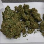 Dwaj 20 latkowie mieli przy sobie trochę zioła, a także mefedron. Zostali jednak zatrzymani przez dzielnicowego. I tu zaczęła się gruba jatka. Całe zajście miało miejsce w Tomaszowie Lubelskim.