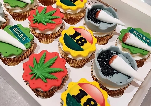 Prokurator tak samo jak sędzia czy też ksiądz też jest człowiekiem i i nie tylko zajarać zioło może, ale także przyrządzić wyśmienite ciasteczka z marihuaną. Tego drugiego, bardzo bulwersującego Izbę Dyscyplinarną Sądu Najwyższego czynu dopuścił się pan prokurator rejonowy Piotr P. Poczęstował on bowiem swojego gościa ciasteczkami z obfitą zawartością THC.