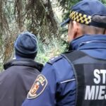 To był spokojne popołudnie dla trzech mężczyzn, którzy w Parku Skaryszewskim na warszawskie Pradze palili sobie zioło. Groźnie zrobiło się wówczas, gdy w parku pojawił się patrol straży miejskiej wezwany do bezpańskiego psa.