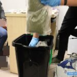 Z ponad kilogramem konopi indyjskich schowanych w koszu na śmieci 30 letni mieszkaniec Lubina uciekał przed policjantami. Cała akcja rozegrała się na ulicach Lubina.