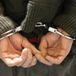 Był poszukiwany listem gończym od 1997 roku. Wszystko przez przemyt 80 kg, wysokiej jakości haszyszu z Nepalu. Udało się go zatrzymać dopiero teraz w Poznaniu. 56 letni poszukiwany jednak próbował zmylić mundurowych, podając się za swojego brata.