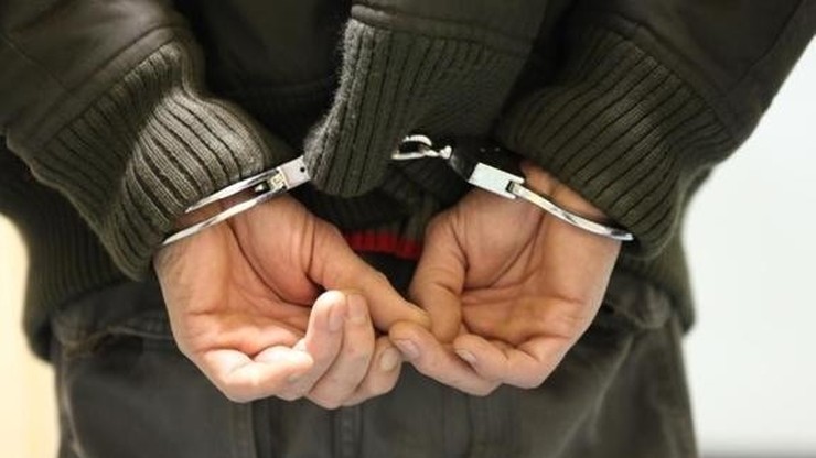 Był poszukiwany listem gończym od 1997 roku. Wszystko przez przemyt 80 kg, wysokiej jakości haszyszu z Nepalu. Udało się go zatrzymać dopiero teraz w Poznaniu. 56 letni poszukiwany jednak próbował zmylić mundurowych, podając się za swojego brata.