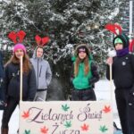 Lubelski oddział aktywistów Wolnych Konopi rozdawał w minioną niedzielę na ulicach Lublina konopne sianko. Cel? Poza tym, że sianko miało się znaleźć pod obrusem wigilijnego stołu, to aktywiści chcą odczarować tę roślinę. Zaangażowani w akcję odpowiadali także chętnie na pytania dotyczące medycznej marihuany, a także informowali o użyciu konopi przemysłowych.