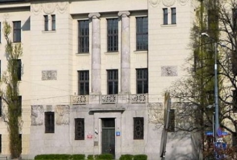 Była oskarżona o posiadanie 22 gramów konopi indyjskich. Zioło, które kupiła na czarnym rynku i używała do celów medycznych najpierw jej skonfiskowali. Stanęła przed sądem. Jednak decyzją Sądu Rejonowego dla Warszawy-Mokotowa, pacjentce zwrócono zarekwirowany susz. To pierwsze takie orzeczenie sądu w Polsce!