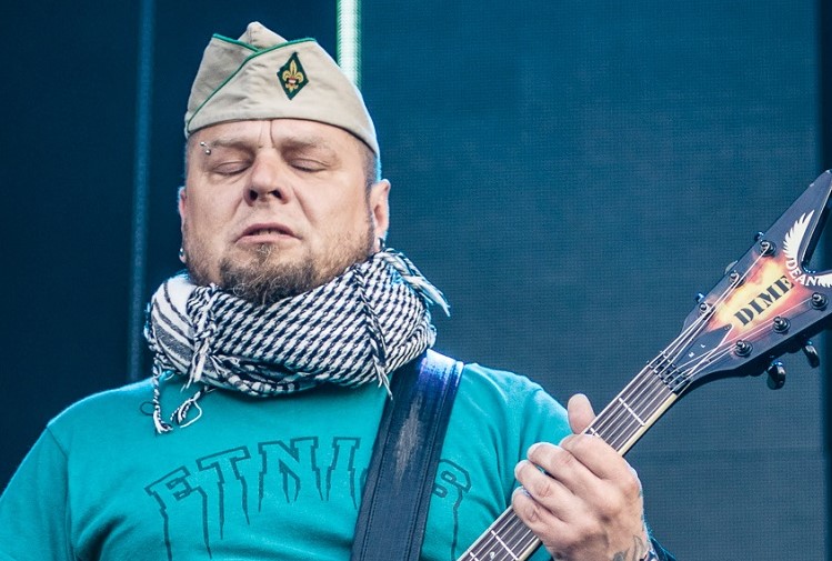 Przez 30 lat jaranie zioła było dla niego nie tylko sposobem na relaks, ale także twórczo go inspirowało. Nawet nazwa formacji „Lipali” nawiązuje do konopi indyjskich, co więcej pierwsza płyta „Li-pa-li” dzięki paleniu zioła dała Tomaszowi „Lipie” Lipnickiemu przestrzeń do nietuzinkowego myślenia oraz możliwość wyjścia poza pewną bańkę. Kilka miesięcy temu jednak artysta zerwał ziołem.