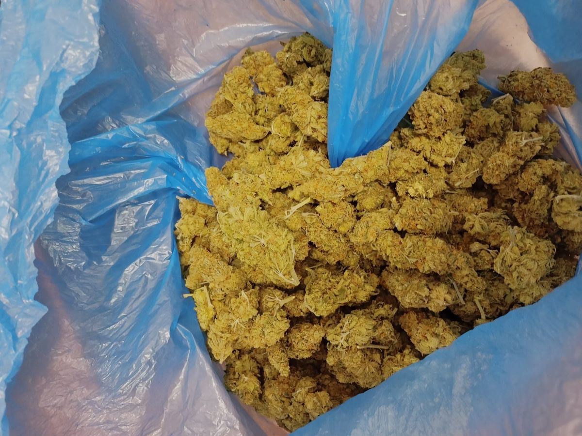 Przewozili około ćwierć kilograma zioła samochodem. Namierzyli ich policyjni wywiadowcy z Lublina i tu zaczęły się „schody”...