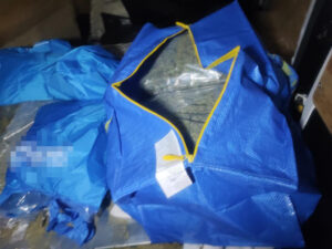 Stołeczni policjanci wraz z kieleckimi funkcjonariuszami CBŚP nieźle się ostatnio obłowili. Przejęli w sumie 17 kg zioła i haszu. Zatrzymali też 44 letniego posiadacza tych dóbr.